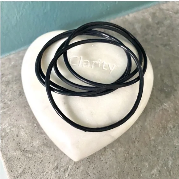 Hot Topic Black Rubber Gummy Bracelets 10 pc Silicone Jelly Wristbands 80s retro - Picture 2 of 10